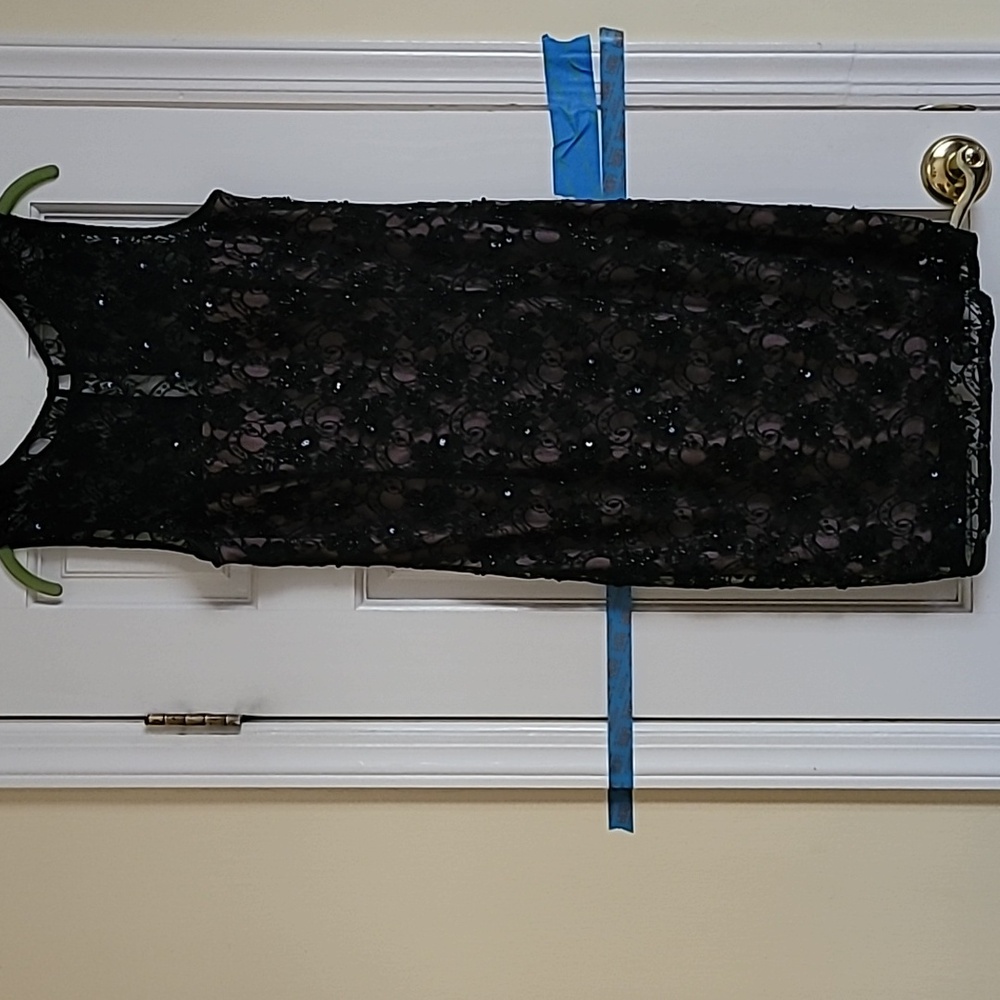 ADRIANNA PAPELL Black Lace Beaded Dress